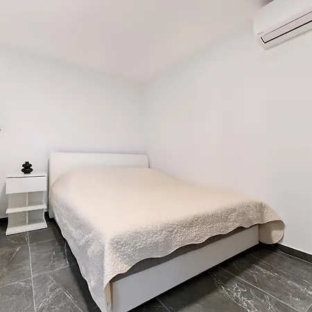 Mare Apartament Sukošan
