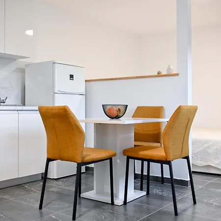 Apartament Mare *