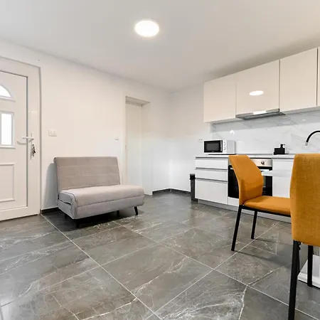 Mare Apartman Sukošan