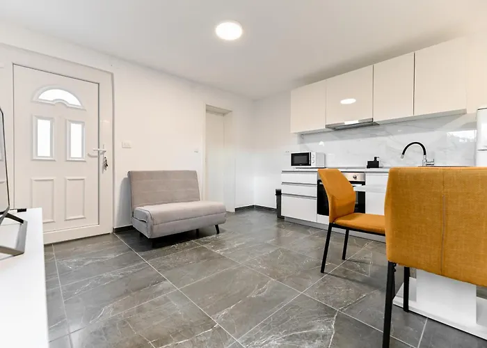 Mare Apartman Sukošan