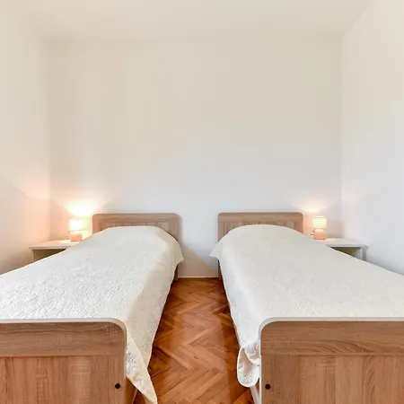Mare Apartment Sukošan